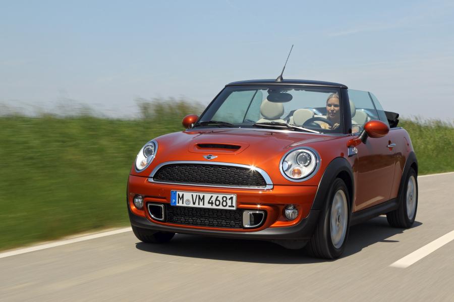  Mini Cooper S Cabrio 2011 года  (фото 7 из 19)
